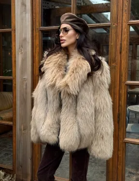 Шуба женская из меха тонированной лисы - английский воротник