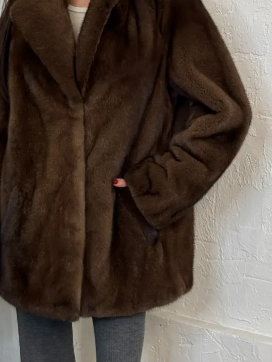 Женский жакет - полушубок Oversize из плюшевой норки Velvet английский воротник