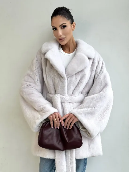 Premium шуба Летучая мышь из меха норки SAGA FURS с потайным меховым поясом