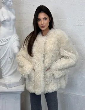 Жакет женский из натуральной овчины с круглым вырезом и накладными карманами