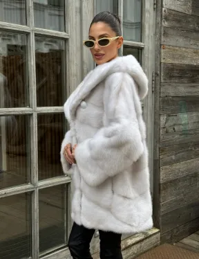 Светлый полушубок автоледи из меха норки с капюшоном