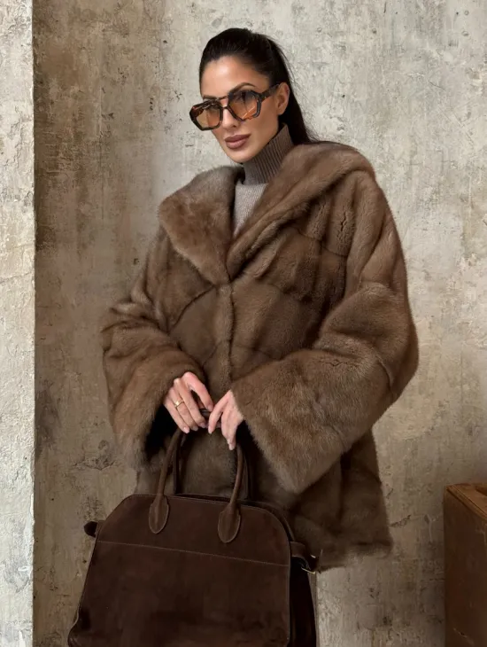 Укороченная норковая шуба с капюшоном из норки