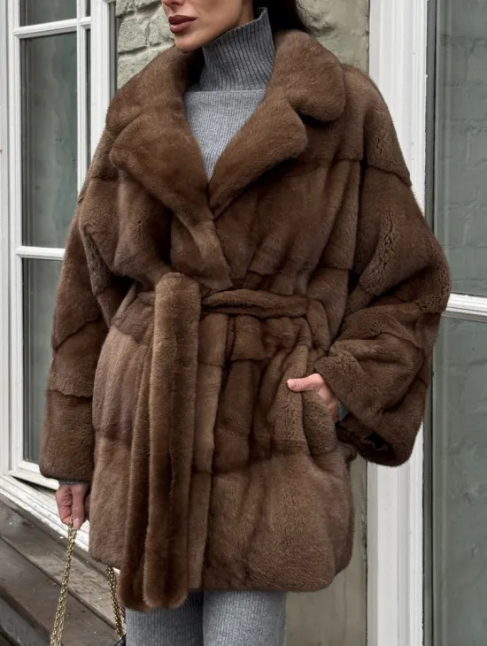 Premium мех, шуба летучая мышь из аукционной норки в натуральном цвете пастель