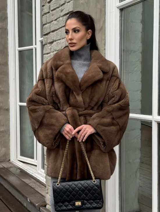 Premium мех, шуба летучая мышь из аукционной норки в натуральном цвете пастель