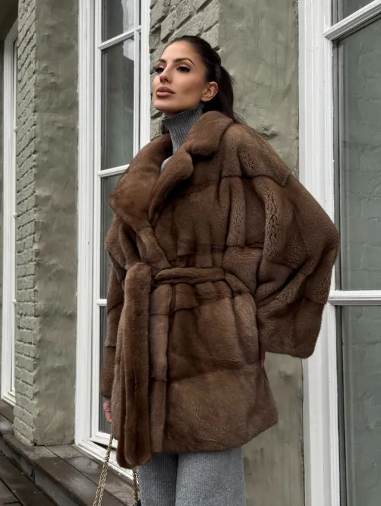 Premium мех, шуба летучая мышь из аукционной норки в натуральном цвете пастель