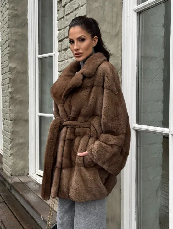 Premium мех, шуба летучая мышь из аукционной норки в натуральном цвете пастель