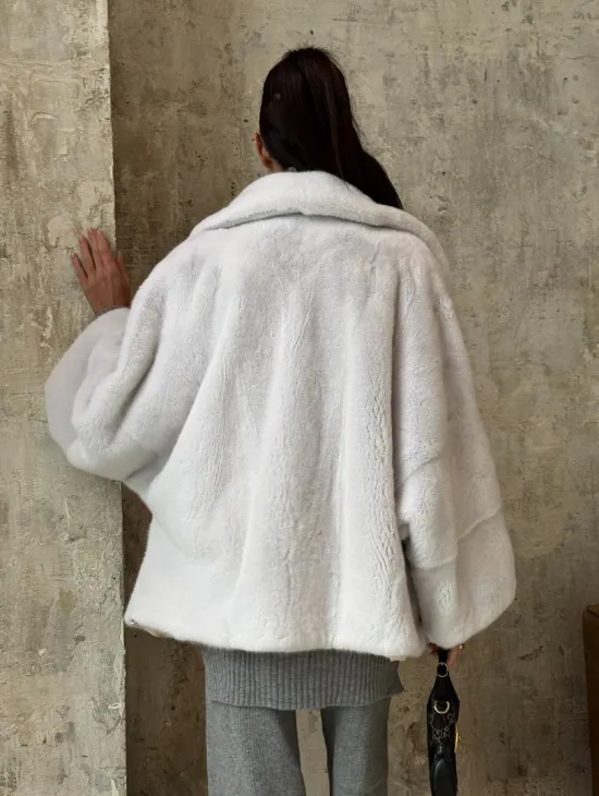 Шуба автоледи из импортной плюшевой норки White с английским воротником