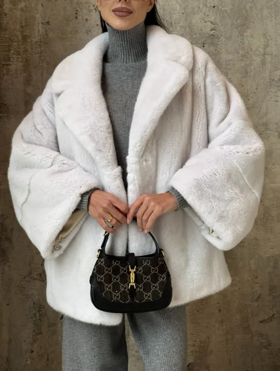 Шуба автоледи из импортной плюшевой норки White с английским воротником