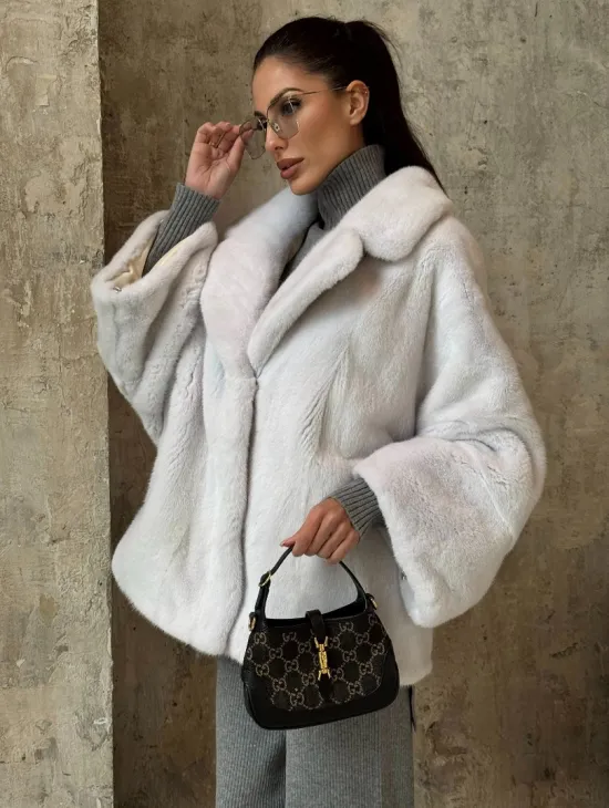 Шуба автоледи из импортной плюшевой норки White с английским воротником