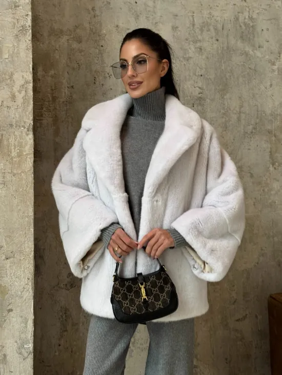 Шуба автоледи из импортной плюшевой норки White с английским воротником