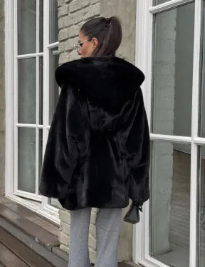 Шуба из канадской норки с капюшоном кобра, фасон летучая мышь