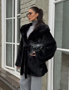 Шуба из канадской норки с капюшоном кобра, фасон летучая мышь