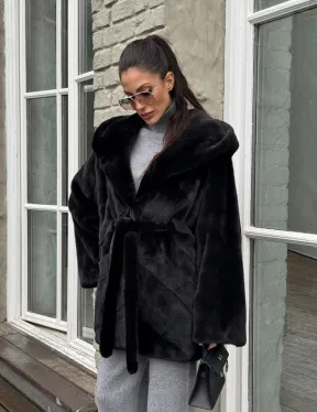 Шуба из канадской норки с капюшоном кобра, фасон летучая мышь