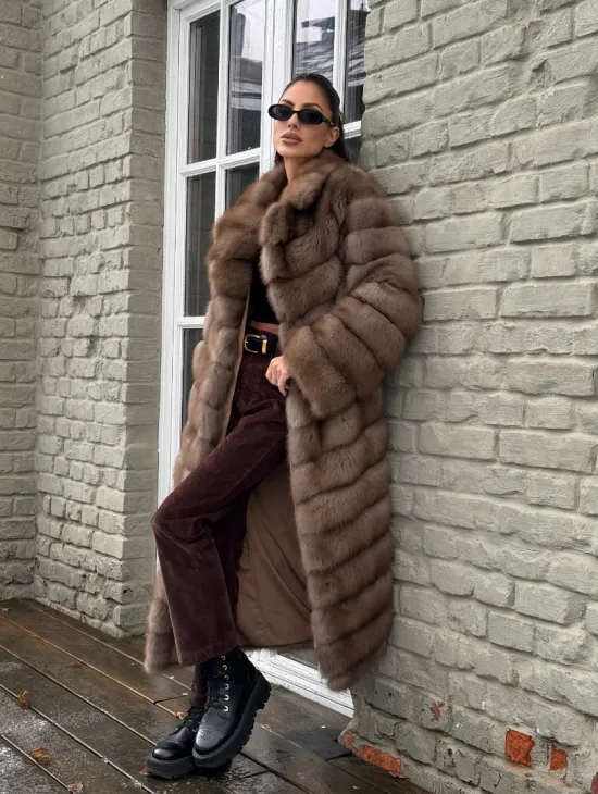 Длинная шуба из меха куницы