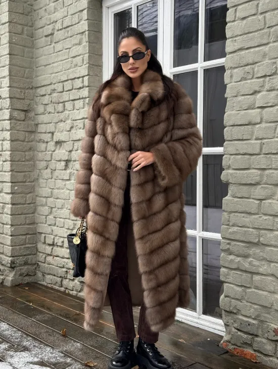 Длинная шуба из меха куницы