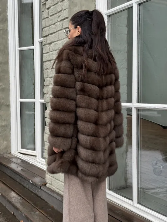 Шуба из меха куницы средней длины цвет темный соболь