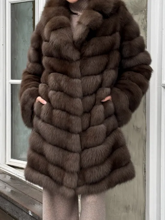 Шуба из меха куницы средней длины цвет темный соболь