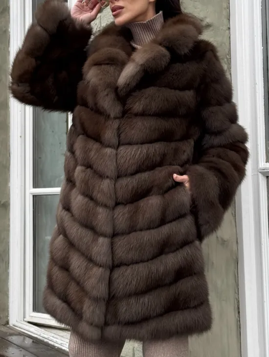 Шуба из меха куницы средней длины цвет темный соболь