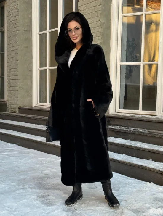 Шуба кимоно с капюшоном черного цвета из скандинавской норки Saga Furs
