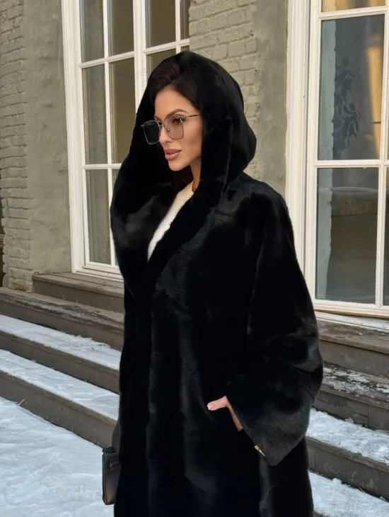 Шуба кимоно с капюшоном черного цвета из скандинавской норки Saga Furs