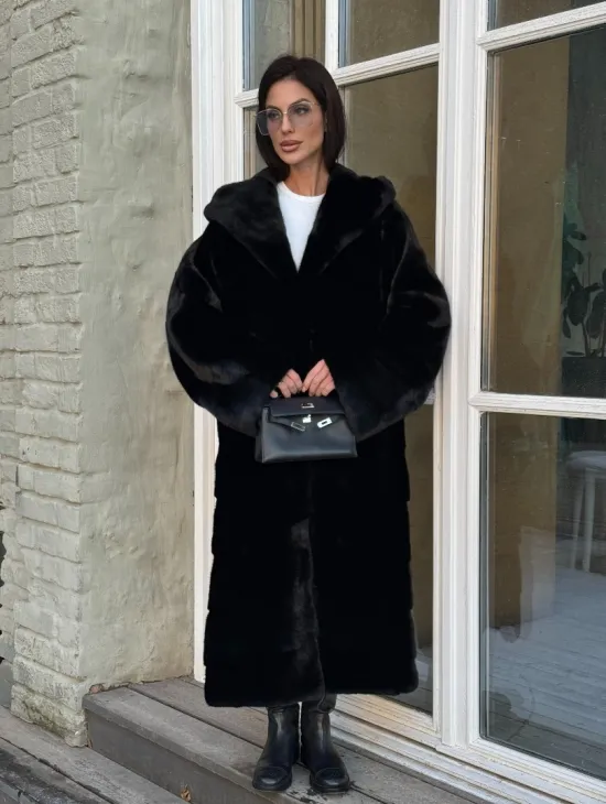 Шуба кимоно с капюшоном черного цвета из скандинавской норки Saga Furs