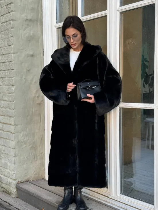 Шуба кимоно с капюшоном черного цвета из скандинавской норки Saga Furs