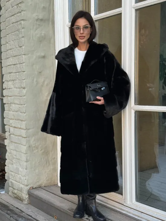 Шуба кимоно с капюшоном черного цвета из скандинавской норки Saga Furs