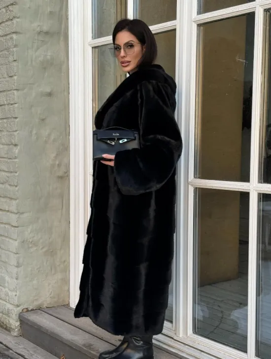 Шуба кимоно с капюшоном черного цвета из скандинавской норки Saga Furs