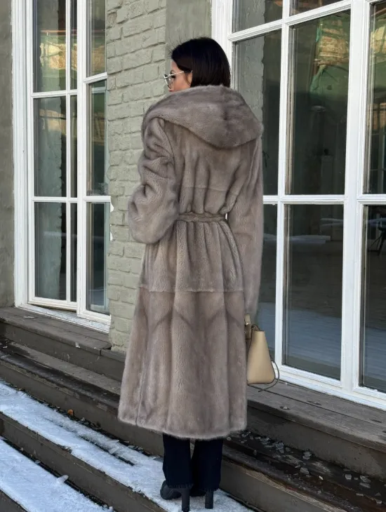 Шуба норковая серая с капюшоном и меховым поясом, классика