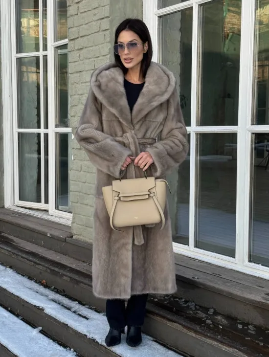 Шуба норковая серая с капюшоном и меховым поясом, классика
