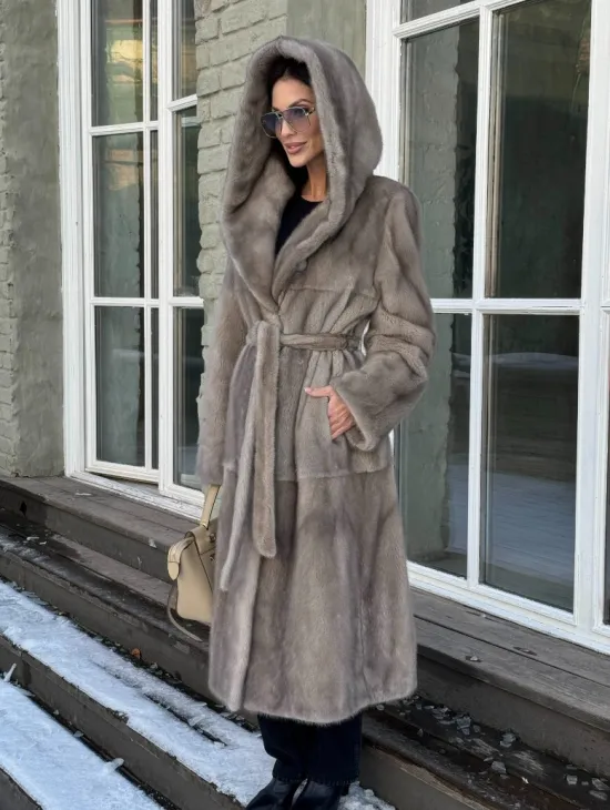 Шуба норковая серая с капюшоном и меховым поясом, классика