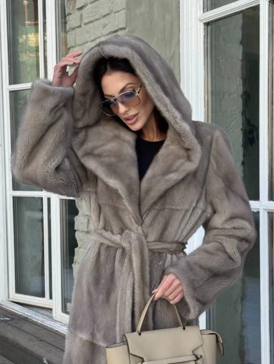 Шуба норковая серая с капюшоном и меховым поясом, классика