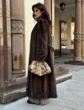 Модная длинная норковая шуба «зима 2025» из скандинавской норки - цвет орех