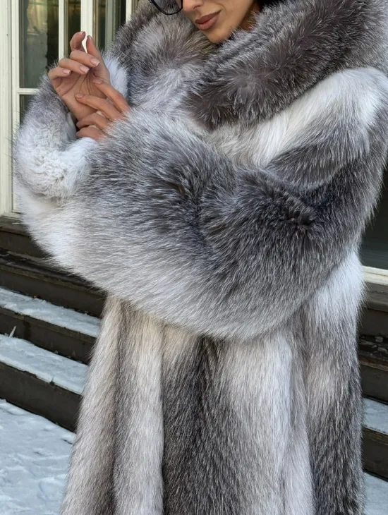 Длинная шуба из меха Arctic Fox с капюшоном, росшив - серая