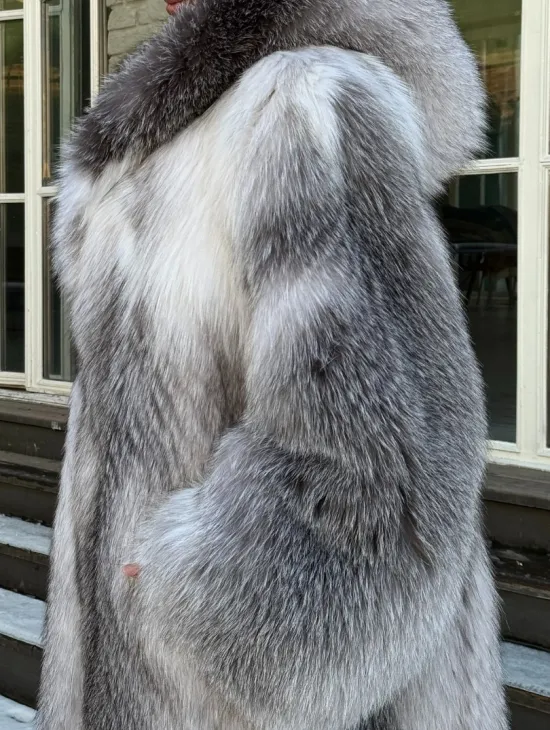 Длинная шуба из меха Arctic Fox с капюшоном, росшив - серая