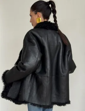 Черная двусторонняя женская дубленка зима 2025