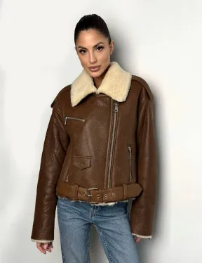 Короткая зимняя женская дубленка авиатор