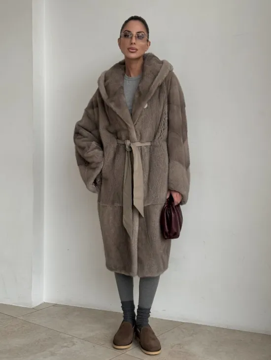 Норковая шуба кимоно с капюшоном кобра в натуральном сером цвете