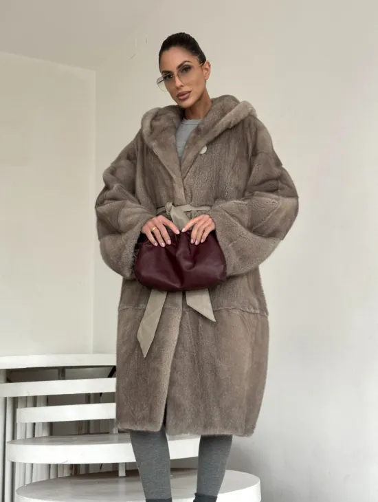 Норковая шуба кимоно с капюшоном кобра в натуральном сером цвете