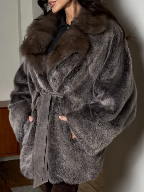 Женский норковый полушубок с воротником из куницы, фасон - летучая мышь