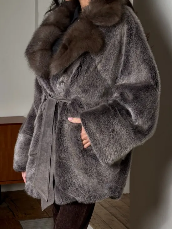 Женский норковый полушубок с воротником из куницы, фасон - летучая мышь