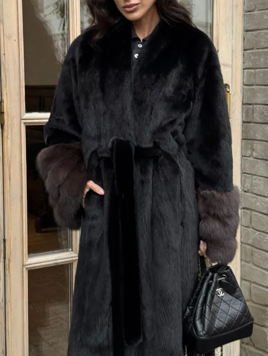 Шикарная черная норковая шуба с меховыми манжетами из куницы