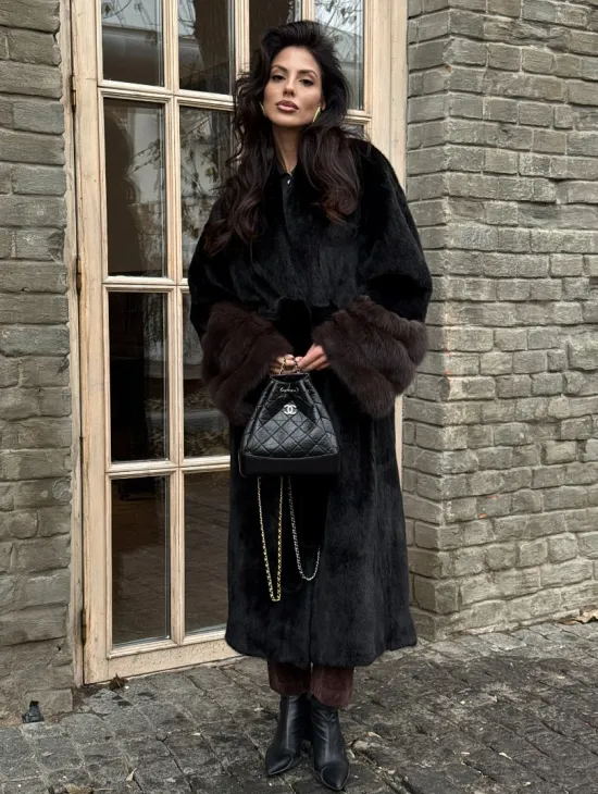 Шикарная черная норковая шуба с меховыми манжетами из куницы