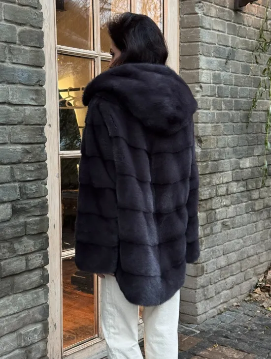 Норковый женский полушубок с капюшоном в графитом цвете