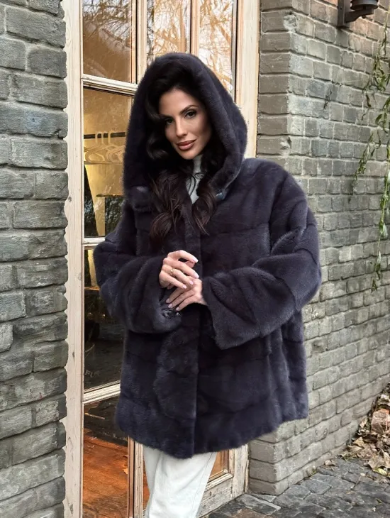 Норковый женский полушубок с капюшоном в графитом цвете