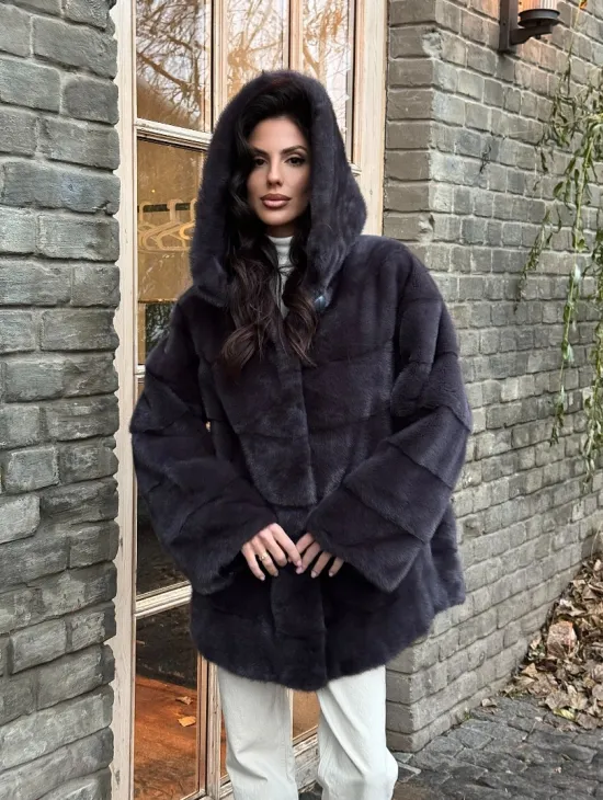 Норковый женский полушубок с капюшоном в графитом цвете