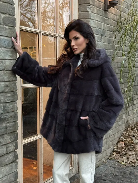 Норковый женский полушубок с капюшоном в графитом цвете