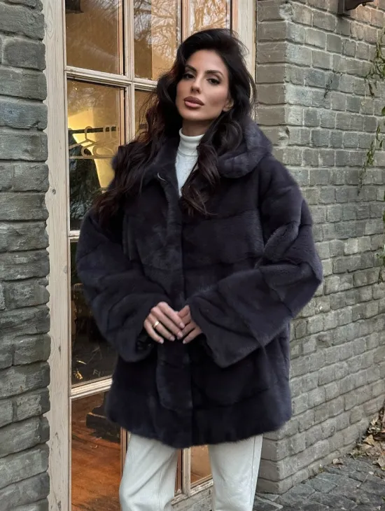 Норковый женский полушубок с капюшоном в графитом цвете