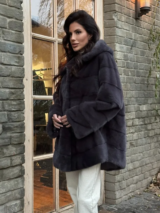 Норковый женский полушубок с капюшоном в графитом цвете