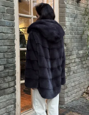 Норковый женский полушубок с капюшоном в графитом цвете